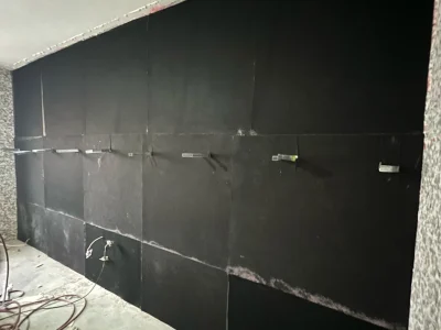 Ses geçişlerini durduran EPDM esaslı ağır ses bariyeri ve kauçuk izolasyon.